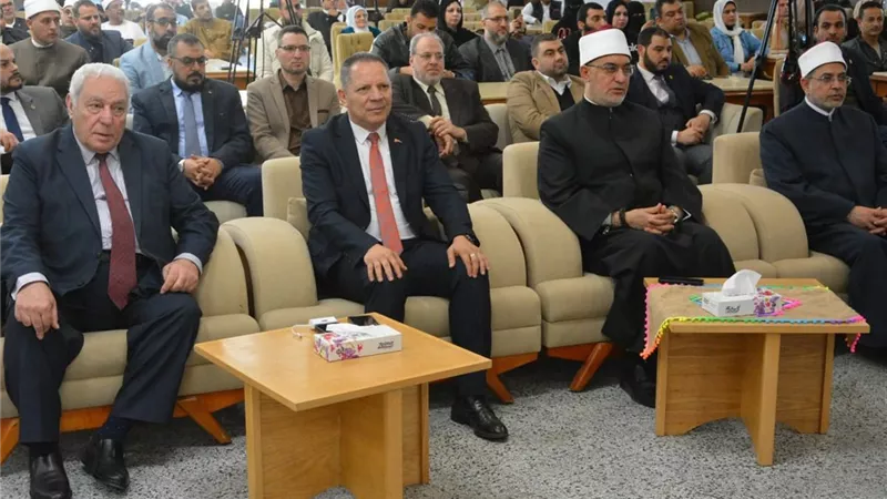  مفتي الجمهورية ورئيس جامعة دمياط يشهدان  رسالة دكتوراه في  النحو التراثي
