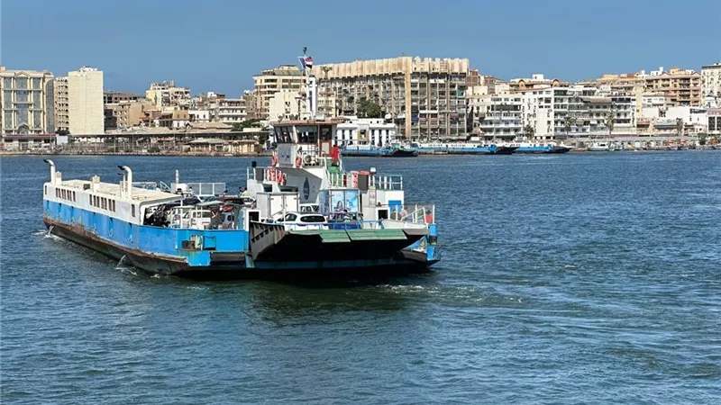 شاب ينقذها فتاة ألقت نفسها من معدية ببورسعيد