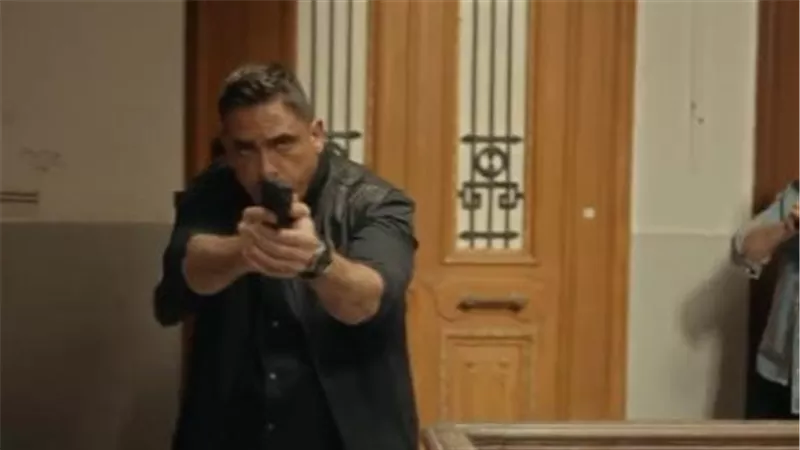 الحلقة 9 من مسلسل رأس الأفعى.. تمويه عزت يخدع الأمن في اللحظة الأخيرة 