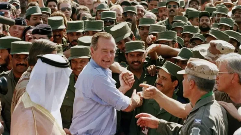 جورج بوش الأب وحرب الخليج.. لحظة إعلان تحرير الكويت