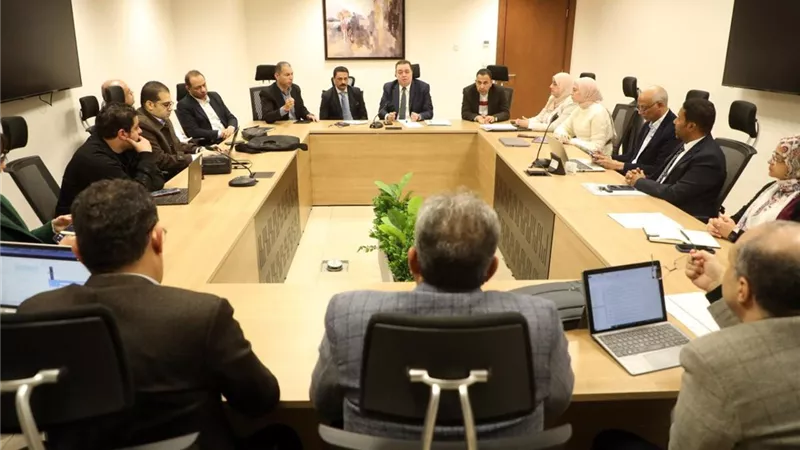 وزارة الصحة تبحث تعزيز كفاءة قواعد بيانات علاج المواطنين على نفقة الدولة 