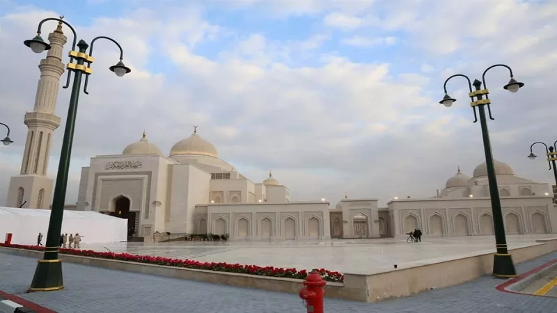 مسجد العزيز الحكيم بالمقطم.. منارة دينية ومعمار إسلامي حديث في قلب القاهرة