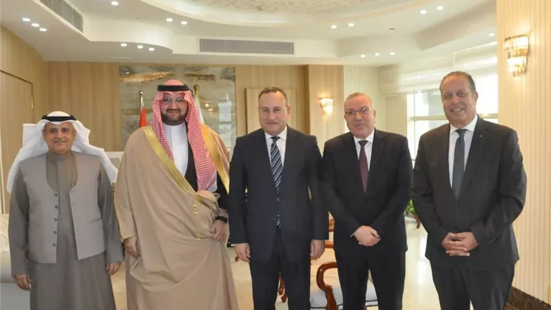 قنصوة ورئيس مجلس أمناء الجامعة العربية المفتوحة يبحثان التعاون المشترك