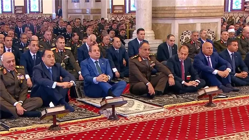الرئيس السيسي يؤدي صلاة الجمعة بمسجد المشير طنطاوي