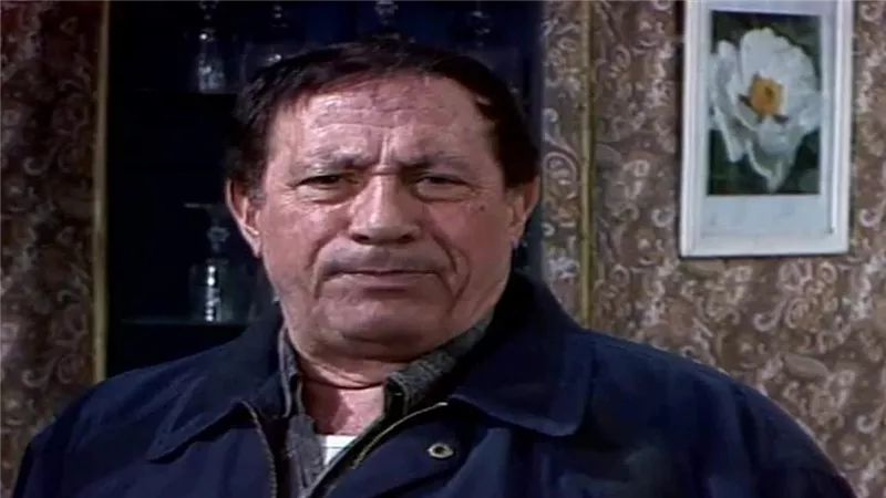 في ذكرى رحيله|أبو بكر عزت.. مسيرة مليئة بالفن والصبر
