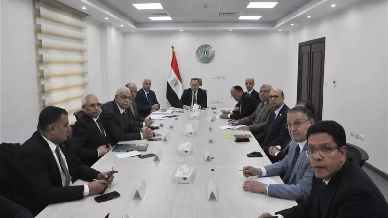 رئيس جامعة المنيا يشارك في اجتماع متابعة انتظام الدراسة بالفصل الثاني