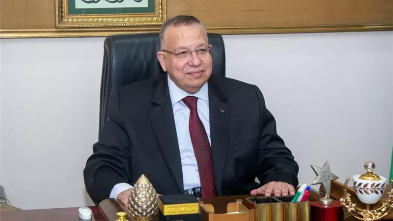 نقيب الأشراف يهنئ الرئيس والقوات المسلحة بذكرى العاشر من رمضان
