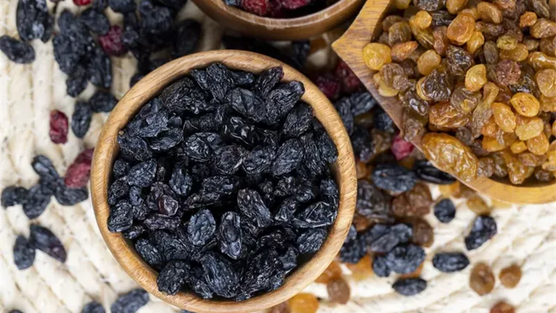 ماذا يحدث لجسمك عند تناول الزبيب بانتظام؟.. تعرف على الفوائد
