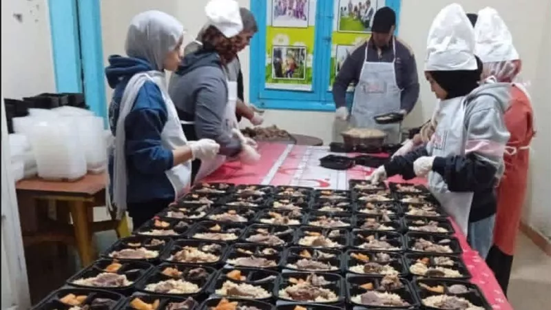 مطبخ المصرية بالشرقية ينتج ويوزع 350 وجبه إفطار صائم يوميا|صور