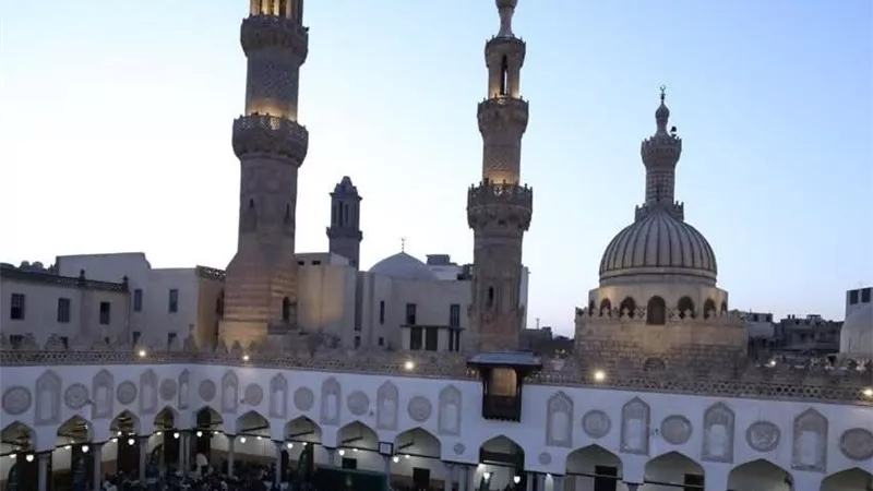 بث مباشر.. نقل شعائر صلاة العشاء والتراويح من الجامع الأزهر 