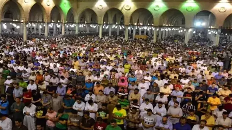 ليلة 24 رمضان.. بث مباشر لصلاة التراويح من مسجد الإمام «الحسين»