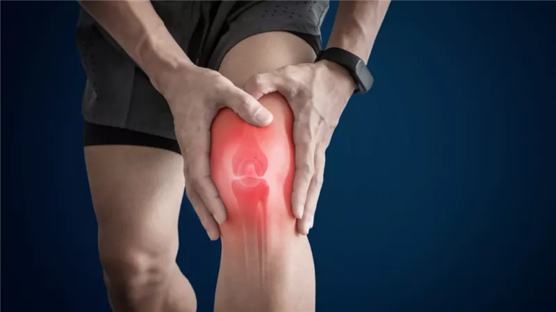 تيبس المفاصل في الصباح.. متى يتحول إلى إنذار مبكر؟