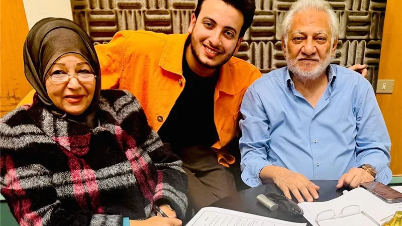 الحسن عادل يقدم تتر المسلسل الإذاعي 