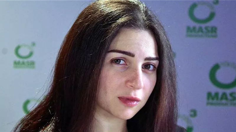 أحمد تيمور يكشف عن تطورات الحالة الصحية لـ مي عز الدين