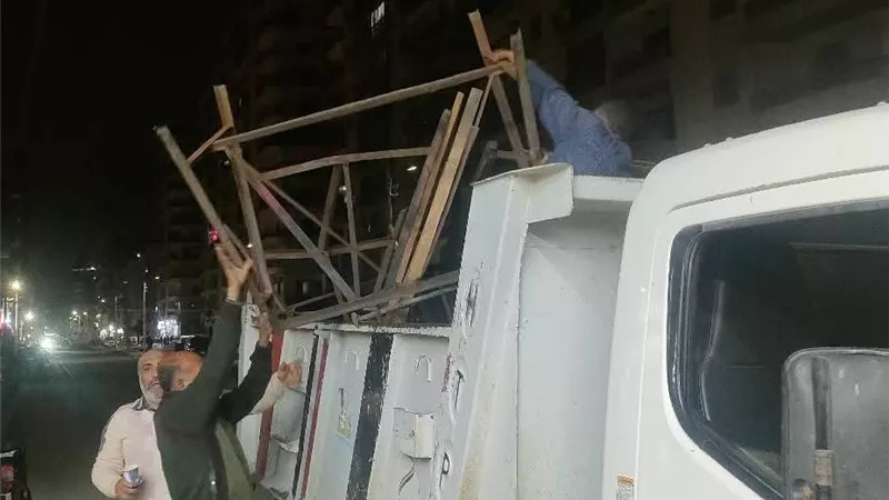 تكثيف الحملات الليلية لإزالة التعديات على حرم الشوارع في كفر الشيخ
