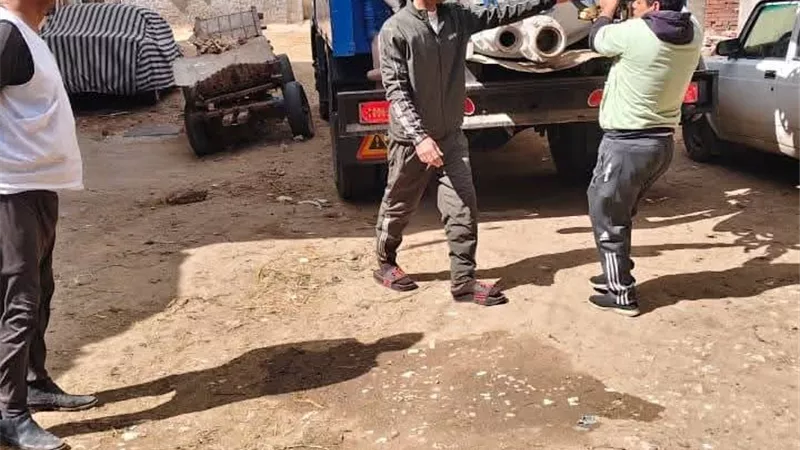 متابعة أعمال «تسليك» خطوط الصرف الصحي بقرية حليس في كفر الشيخ
