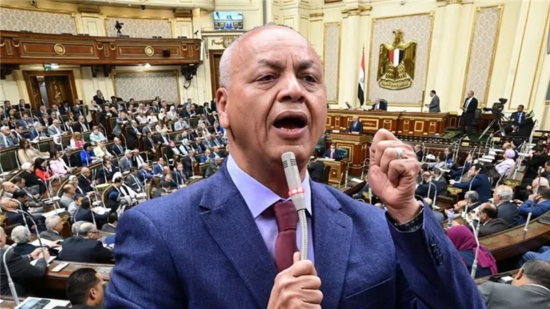 مصطفى بكري يحذر من تعطل نقل المواد الغذائية بسبب قرارات الحظر