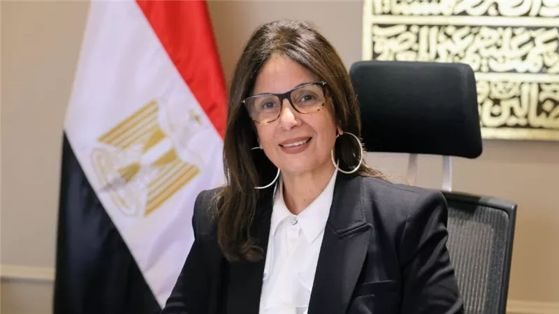 وزيرة الثقافة تهنئ الرئيس السيسي والشعب المصري بذكرى انتصارات 10 من رمضان