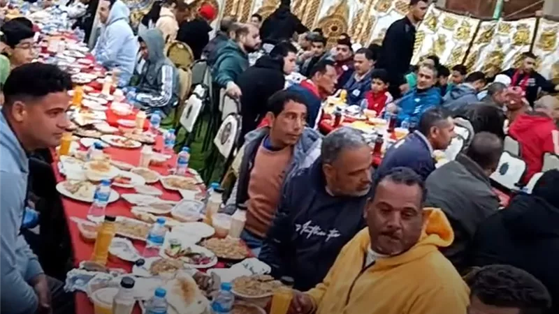 بـ400 فرخة وعجلين.. أهالي البصارطة بدمياط يجهزون مائدة إفطار لـ3000 صائم