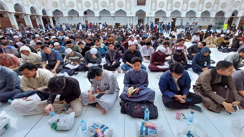 دار الإفتاء: الإسراف في الطعام خلال السحور أو الإفطار مذموم شرعا