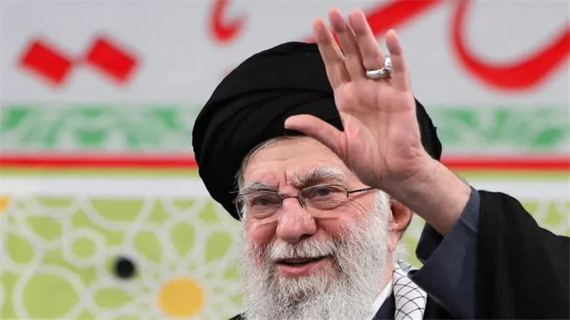 وزير الخارجية الإيراني: المرشد علي خامنئي على قيد الحياة