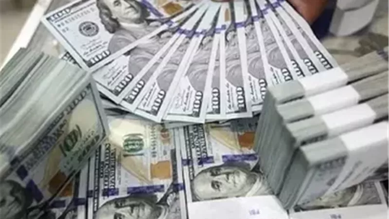 تراجع الدولار لأدنى مستوى في أسبوع وسط آمال بانفراج أزمة الشرق الأوسط