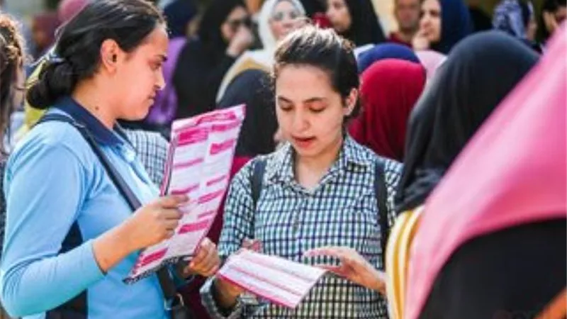 النماذج الاسترشادية على الهواء.. تدريب عملي للطلاب على شكل ونمط الأسئلة