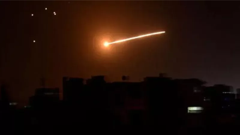 انفجارات في دمشق والجنوب السوري جراء اعتراض صواريخ إيرانية