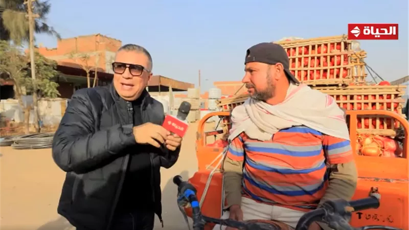 عمرو الليثي يطيب خاطر سائق تروسيكل ويهديه 5 آلاف جنيه في «أجمل ناس»|فيديو