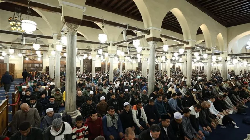 ليلة 17 رمضان.. بث مباشر لصلاة التراويح من رحاب الجامع الأزهر