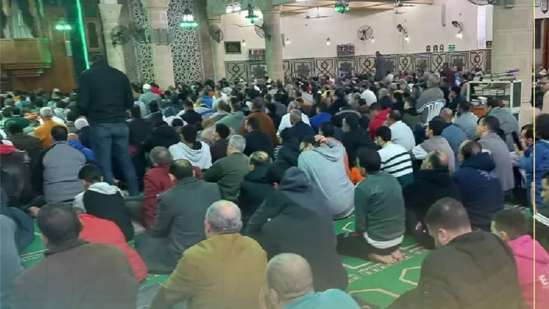 مساجد البحيرة تشهد إقبالًا كثيفًا في صلاة التراويح وأجواء روحانية عامرة