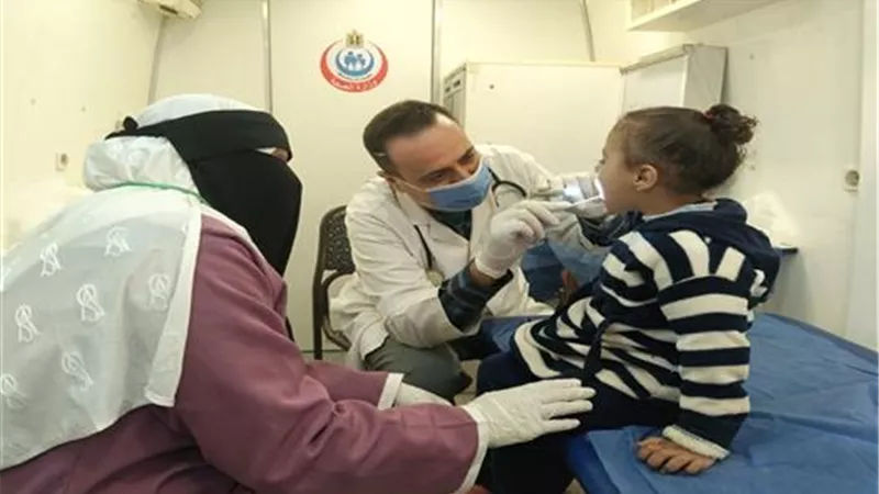 فحص 1524مريضا ضمن قافلة طبية بقرية الجزائر في المنيا