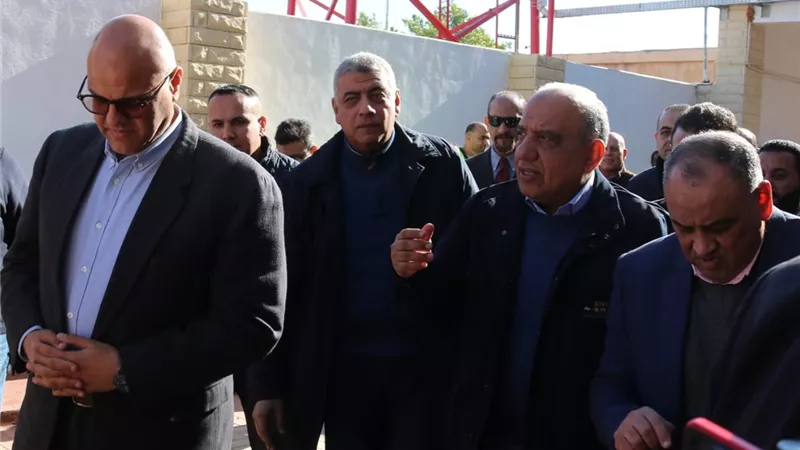 وزير الكهرباء يتفقد مركز تحكم غرب الإسكندرية 