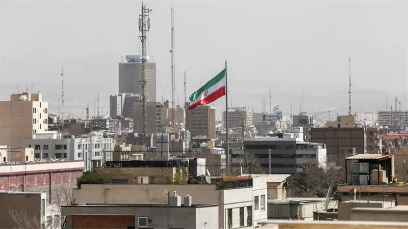 خبير لبناني: أمريكا وإسرائيل فشلتا في شل حركة إيران بهجوم مفاجئ