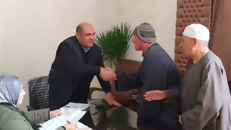 رئيس مدينة دسوق يستمع لشكاوى المواطنين خلال اللقاء الجماهيري الأسبوعي