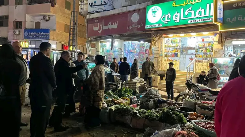 محافظ الدقهلية يقود جولة ليلية مفاجئة بالمنصورة لضبط الإشغالات