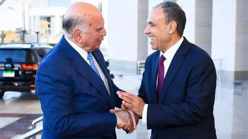 وزير الخارجية يبحث هاتفيا مع نظيره العراقي خفض التصعيد ويؤكد سيادة العراق