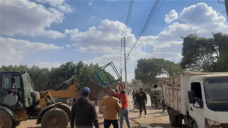 تنفيذاً لتوجيهات محافظ القليوبية.. حملة مكبرة لإزالة الإشغالات ورفع المخلف