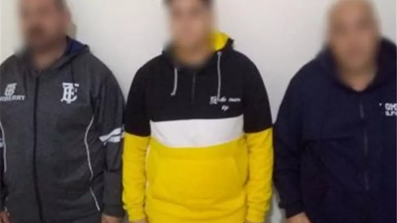 عقاب وحشي بسبب 