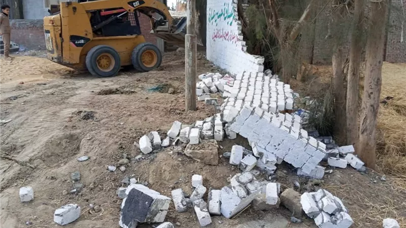 إزالة فورية لتعدٍ على أرض زراعية بقرية الشروق بالإسماعيلية