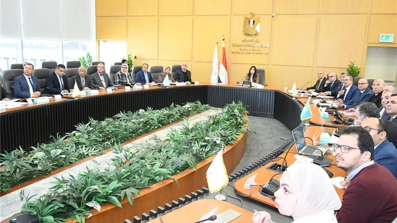 وزيرة الإسكان تتابع منظومة العمل بقطاع مياه الشرب والصرف الصحي