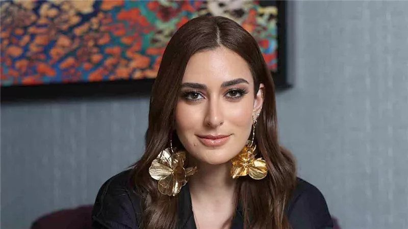 «اجعلها آمنة مطمئنة».. تعليق أمينة خليل على الحرب في إيران