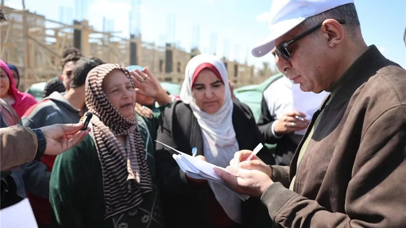 محافظ المنيا يتفقد الحالة العامة ومستوى الخدمات بقرية «الجزائر» في سمالوط 