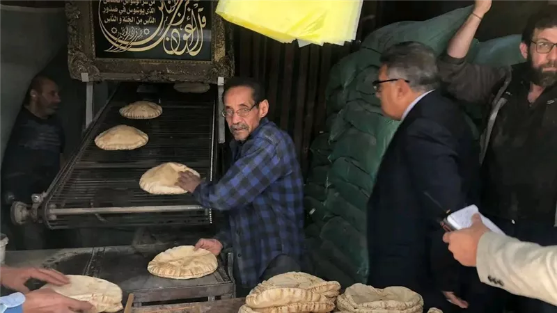  محافظ الدقهلية يفاجئ مخابز المنصورة بجولة رقابية لمتابعة جودة الخبز 