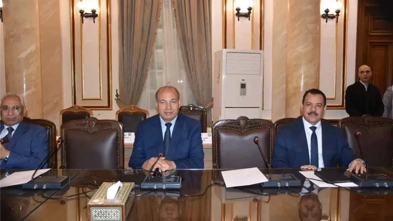 رئيس جامعة المنصورة يشارك في اجتماع المجلس الأعلى للجامعات  
