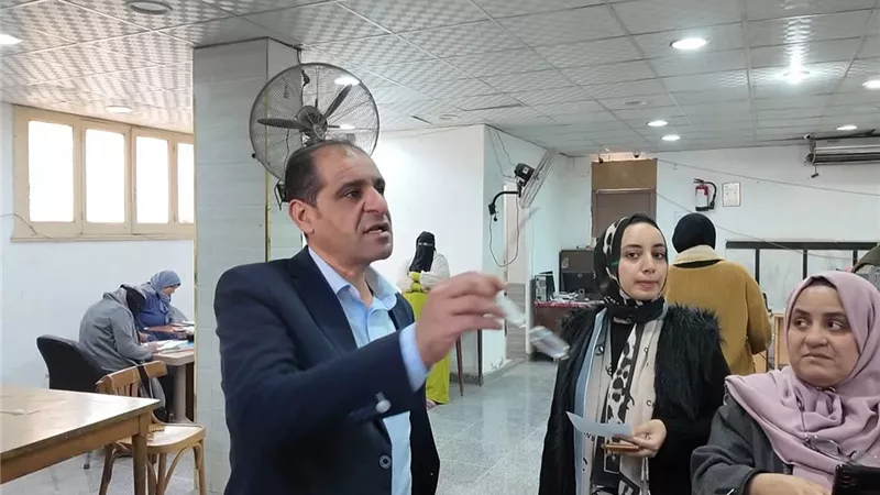 رئيس مدينة كفر الشيخ يستمع لشكاوى المواطنين ويجري حوارًا مباشرًا معهم