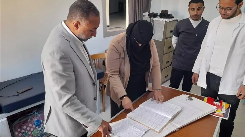 خلال جولة مفاجئة بالعريش.. وكيل صحة شمال سيناء يحيل المتغيبين للتحقيق 