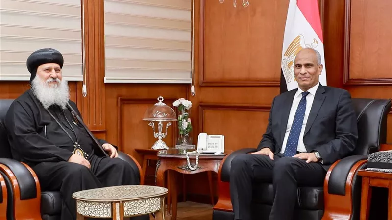 محافظ كفر الشيخ يلتقي وفد الكنيسة للتهنئة بتعيينه