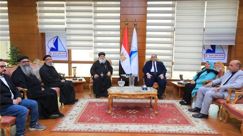 رئيس جامعة كفر الشيخ يستقبل وفدًا كنسيًا رفيع المستوى لتهنئته بالتعيين