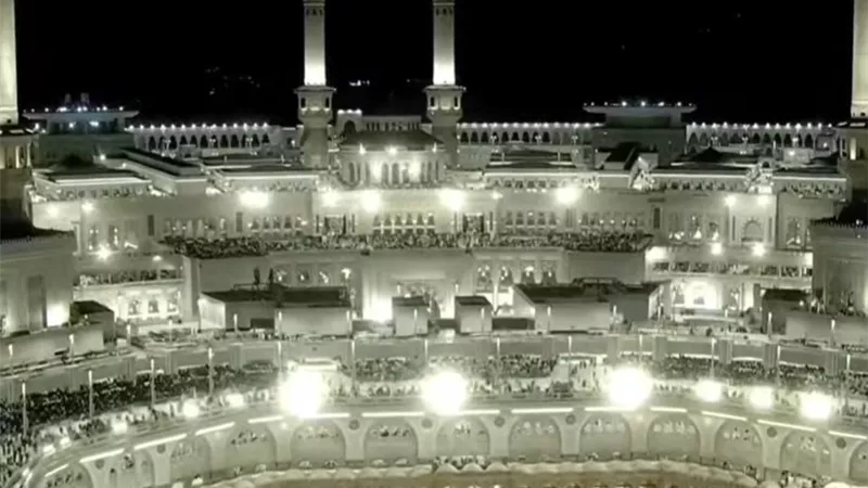 بث مباشر.. نقل شعائر صلاتي العشاء والتراويح من الحرمين الشريفين
